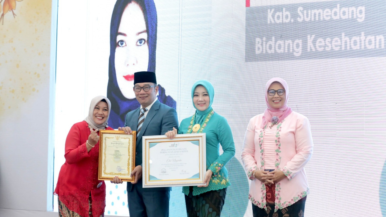 Foto Pemda Provinsi Jabar Beri Penghargaan 27 Perempuan Berprestasi