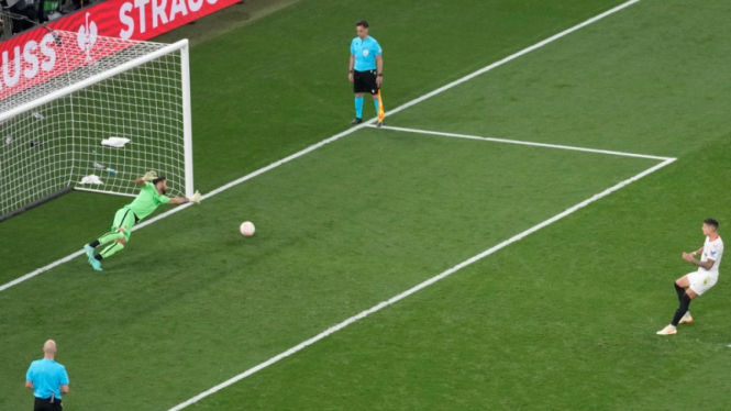 Erik Lamela dalam laga Sevilla vs AS Roma