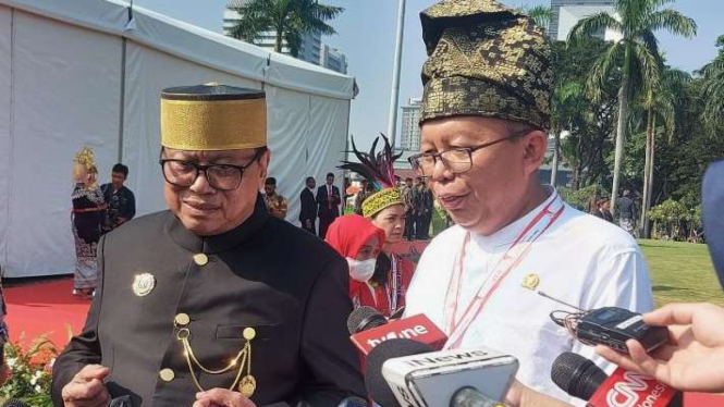 Ketua Umum Partai Hanura Oesman Sapta Ondang atau OSO (kiri) saat ditemui usai Upacara Peringatan Hari Lahir Pancasila di Lapangan Monas, Jakarta Pusat, Kamis, 1 Juni 2023.