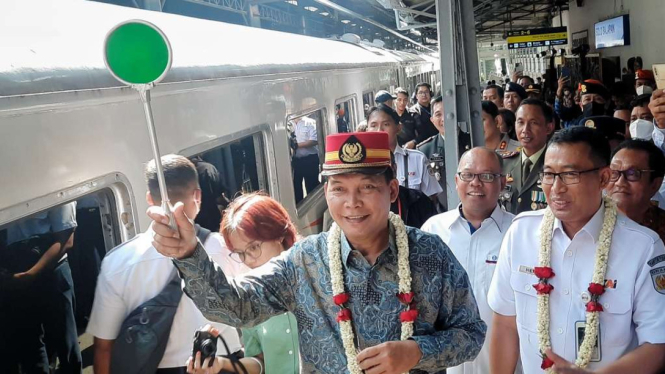 PT Kereta Api Indonesia (Persero) meresmikan peluncuran kereta api baru yaitu KA Manahan di Stasiun Solo Balapan, Solo, Jawa Tengah, Kamis, 1 Juni 2023.