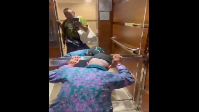 Viral video jemaah haji asal Madura pertama kali naik lift