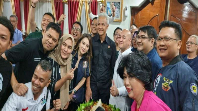 Gubernur Jateng Ganjar Pranowo menghadiri HUT relawan Ganjarist.