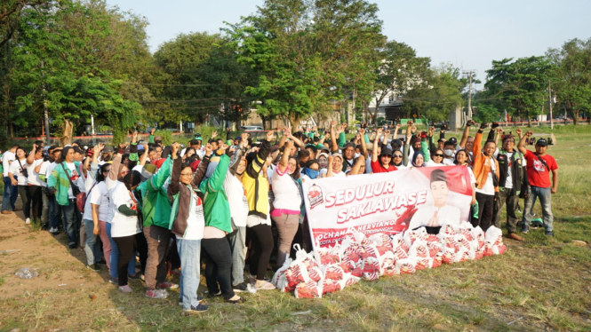 Bakti Sosial Membagikan Sembako oleh Relawan Herviano di Semarang Jawa Tengah
