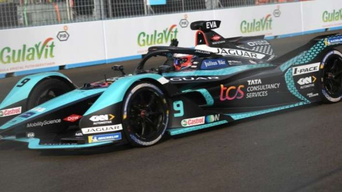 Pembalap Formula E Mitch Evans