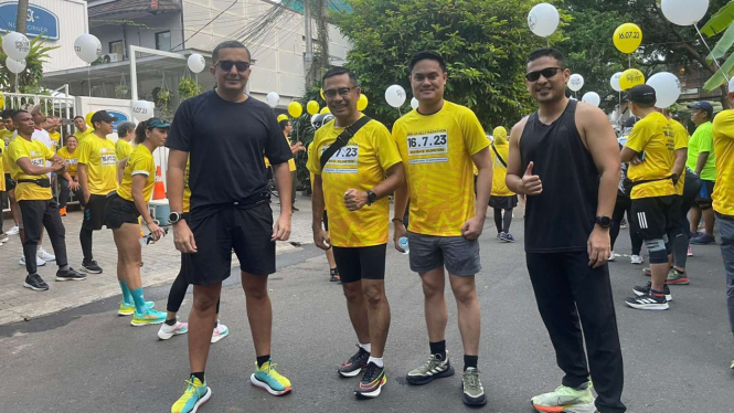 Pemanasan Lari Pagi Saleh Husin dan Kawan-kawan Menuju UI Half Marathon 2023.