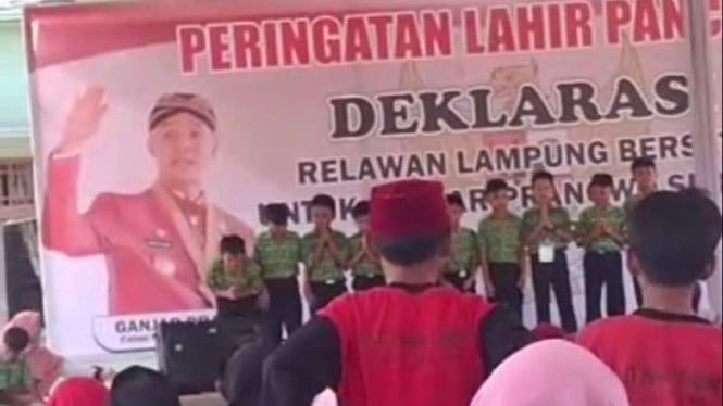 Relawan Ganjar Pranowo diduga libatkan anak pelajar SD.