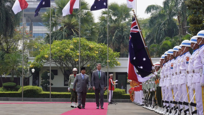 VIVA Militer: Menhan Prabowo sambut kedatangan Menhan Australia 