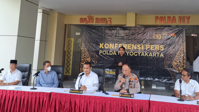 Polda DIY bersama pengurus PSHT dan Brajamusti gelar konferensi pers.