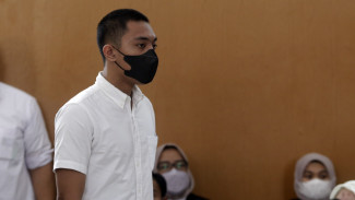 Ernest Prakasa Kesal Lihat Senyum Mario Dandy di Sidang Perdana