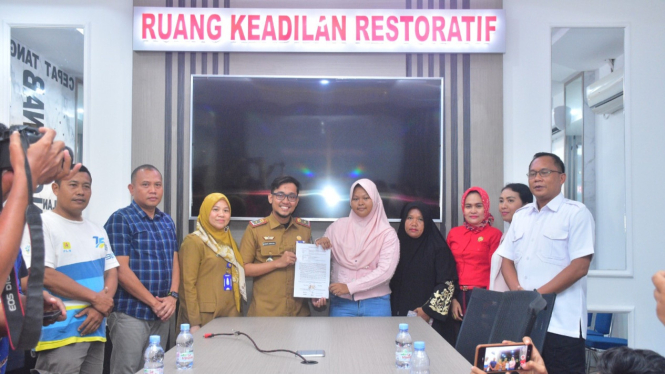 Polisi Lakukan Restorative Justice Untuk Siswi SMP yang Kritik Walikota Lewat Sosmed di Jambi.