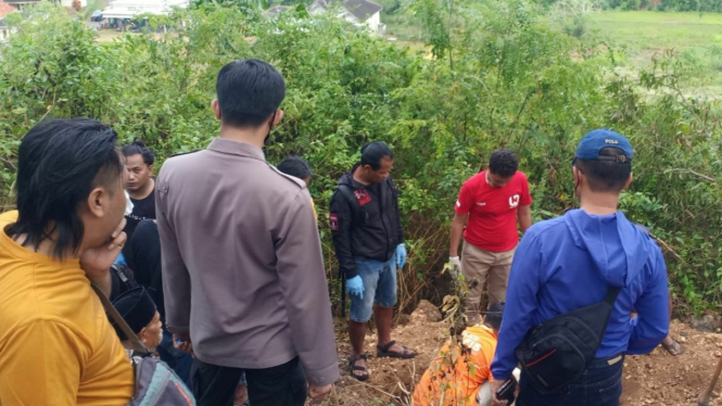 Kuburan Dibongkar di Desa Ketapang Timur, Kecamatan Ketapang, Kabupaten Sampang, Madura