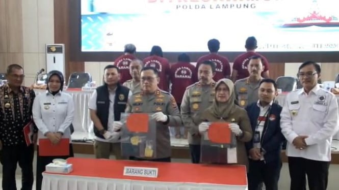 Polda Lampung menetapkan lima tersangka dalam kasus dugaan tindak pidana perdagangan orang (TPPO).