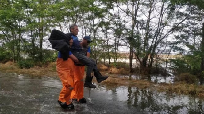 VIVA Militer: Proses evakuasi korban banjir akibat bendungan jebol di Kherson