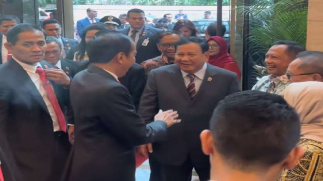 Presiden Jokowi dan Menhan Prabowo tertawa lepas di Kuala Lumpur Malaysia