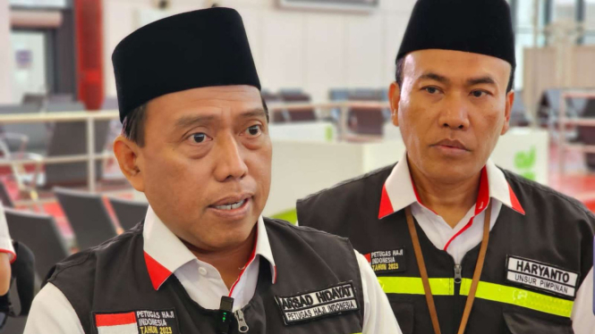 Direktur Bina Haji dan Umrah, Arsad Hidayat  dan Kepala Daker Bandara, Haryanto