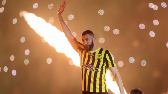 Karim Benzema diperkenalkan ke suporter Al Ittihad