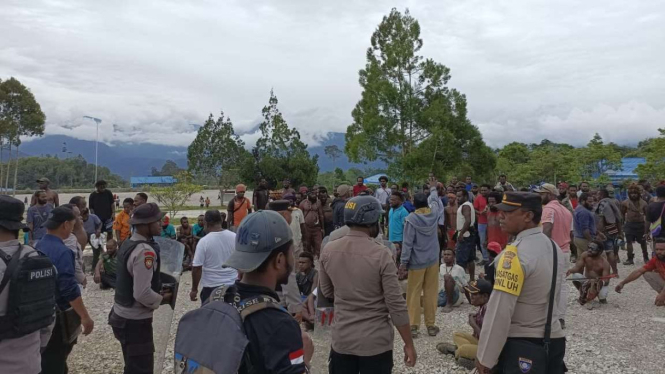 Kantor Dinas DPMK Kabupaten Mamberamo Tengah Papua dirusak massa