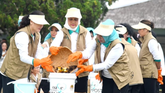 Iriana Jokowi is doing organic waste composting in Tampaksiring