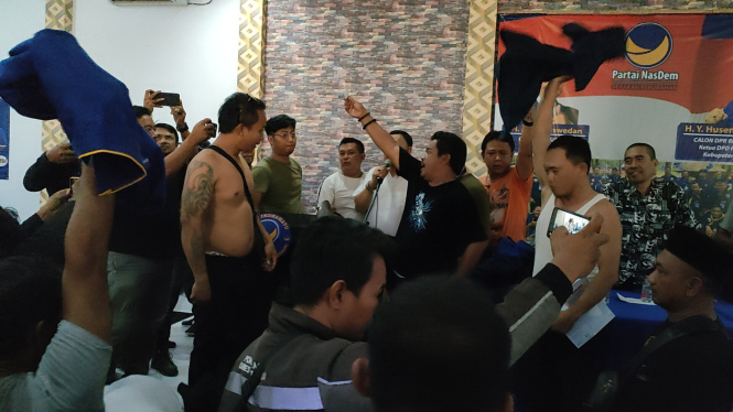 DPD Partai Nasdem Indramayu Lepas Seragam Secara Serentak
