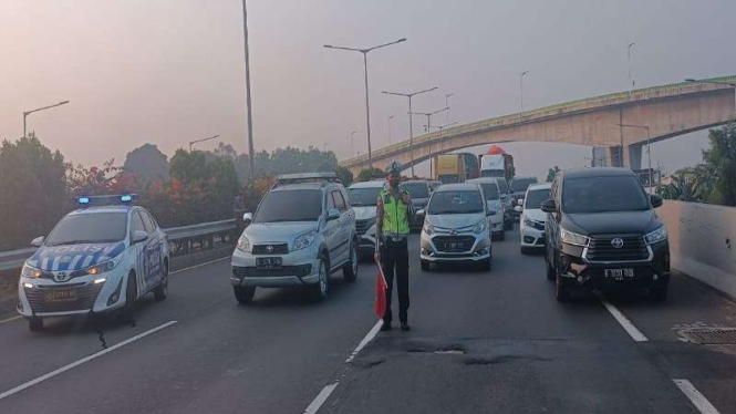 Enam Kendaraan Kecelakaan Beruntun Di Tol Joglo, Polisi Ungkap Penyebabnya