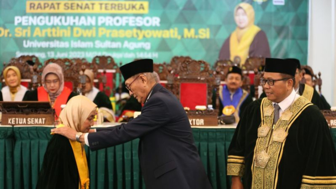 Dr. Sri Arttini Dwi Prasetyowati MSi sukses meraih gelar Profesor Teknik Elektro