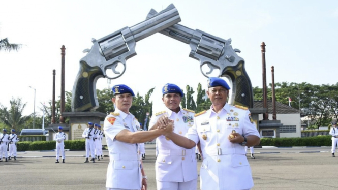 VIVA Militer: KSAL Laksamana TNI Muhammad Ali pimpin Sertijab Danpuspomal