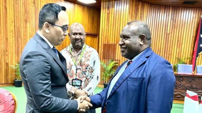 Ketua BKSAP DPR Putu Supadma Rudana dan PM Papua Nugini James Marape.