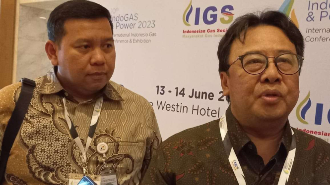 Chairman Indonesia Gas Society (IGS), Aris Mulya Azof (kanan).