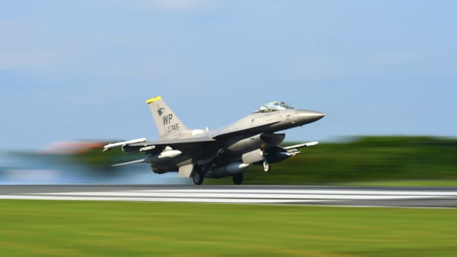 VIVA Militer: Jet Tempur F-16 milik US PACAF latihan tempur di Pekanbaru