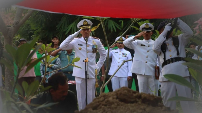 VIVA Militer: Danyonif 4 Marinir pimpin pemakaman Kopka Mar Winaryo