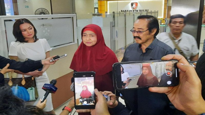 Politisi Nasdem Ammy (kiri) diklarifikasi Bareskrim terkait Sugeng Suparwoto