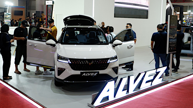 VIVA Otomotif: Wuling Alvez di Jakarta Fair 2023
