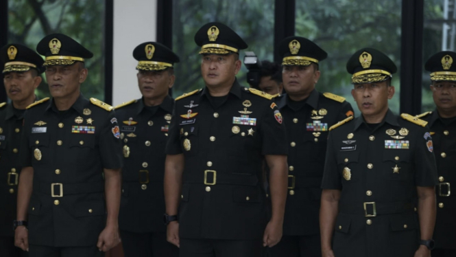 VIVA Militer: 18 Pati TNI AD melaporkan Kenaikan Pangkat ke KSAD Jenderal Dudung