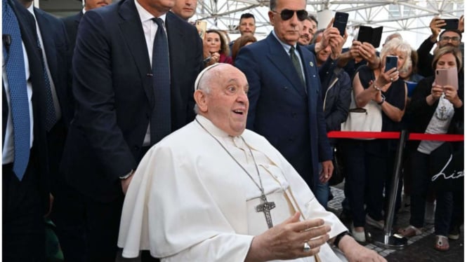 Paus Fransiskus kembali ke Vatikan