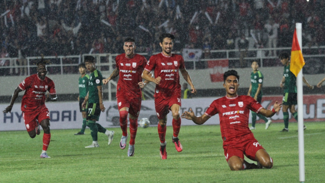 Persis Solo rayakan gol ke gawang Jeonbuk Hyundai Motor