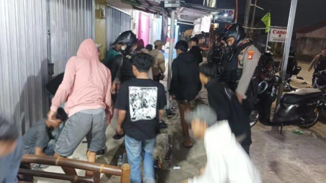 Gengster yang Hendak Tawuran di Depok, Diciduk. Mereka Sedang Asik Minum Miras