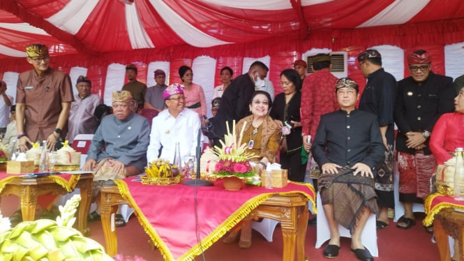 Parade Pesta Kesenian Bali ke-45 dibuka oleh Megawati Soekarnoputri