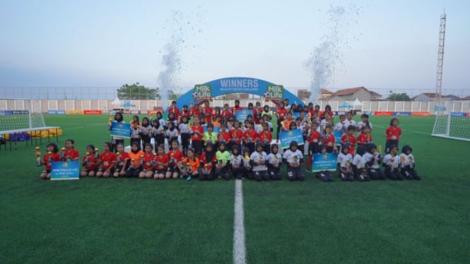 Para siswa SD juara MilkLife Soccer Challenge 2023