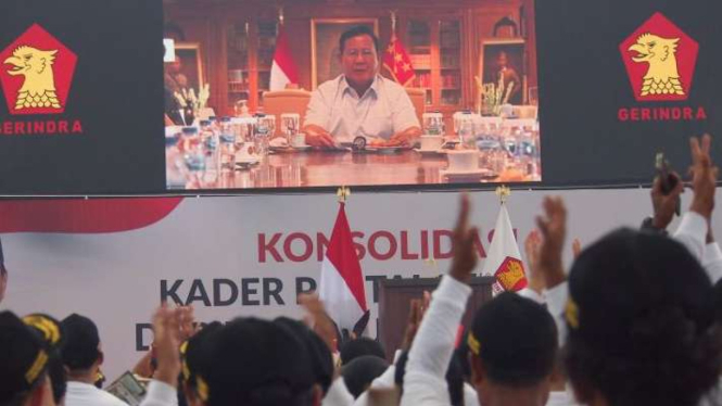 Ketua Umum Partai Gerindra Prabowo Subianto memberi sambutan secara virtual dalam konsolidasi akbar kader Partai Gerindra di GOR Laga Satria Pakansari, Cibinong, Kabupaten Bogor, Jawa Barat, Minggu, 18 Juni 2023.