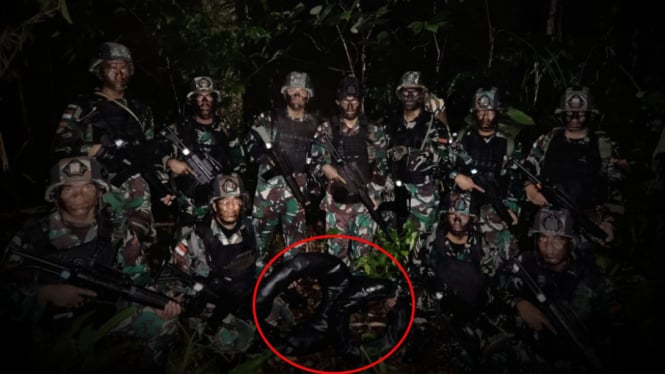 VIVA Militer: Benda temuan Prajurit  Satgas Yonif 132/Bima Sakti di hutan Papua.