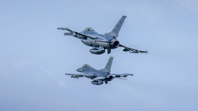 VIVA Militer: Pesawat F-16 TNI AU dan Amerika Serikat saling serang di Riau