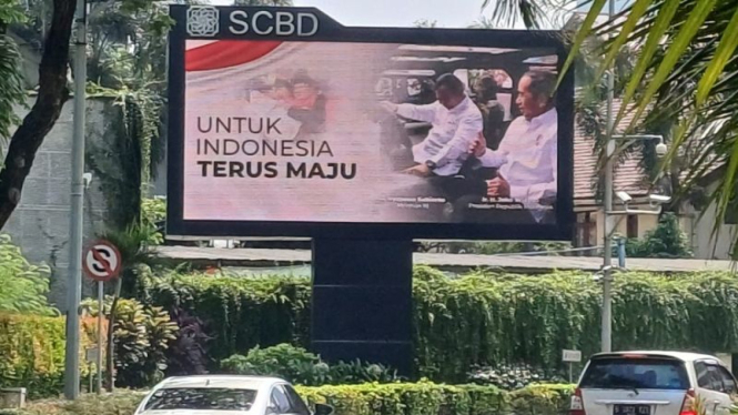 Potret Prabowo dan Jokowi bertebaran di jalanan Ibu Kota.