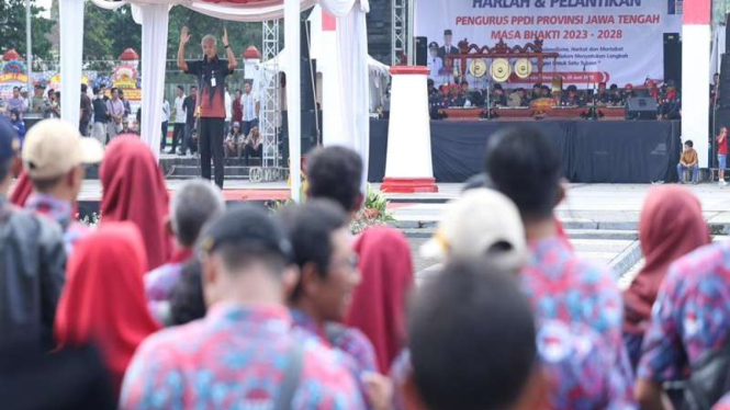 Gubernur Jawa Tengah Ganjar Pranowo bertemu ribuan perangkat desa