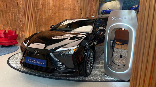 VIVA Otomotif: Lexus RZ 450e Luxury