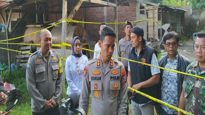 Kapolres Batu, AKBP Oskar Syamsuddin di lokasi rumah yang mengalami ledakan.