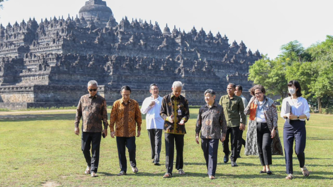 Kaisar Jepang Naruhito kunjungi Candi Borobudur didampingi Ganjar Pranowo