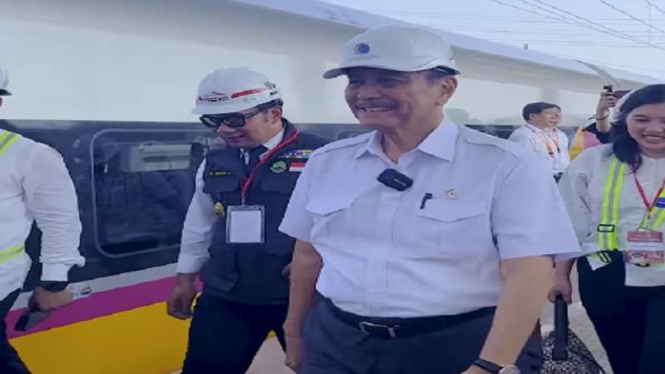 Menko Marves Luhut Binsar Pandjaitan menjajal kereta cepat Jakarta-Bandung