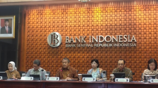 Gubernur Bank Indonesia, Perry Warjiyo bersama jajaran Deputi Gubernur.