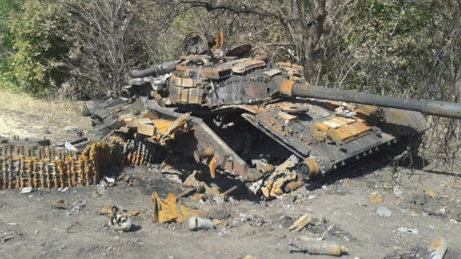 VIVA Militer: Tank T-64BM militer Ukraina hancur dihantam drone Rusia4