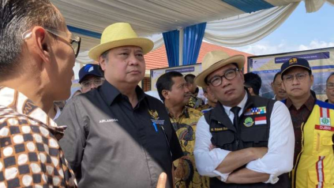 Menko Ekonomi Airlangga Hartarto dan Gubernur Jabar Ridwan Kamil.